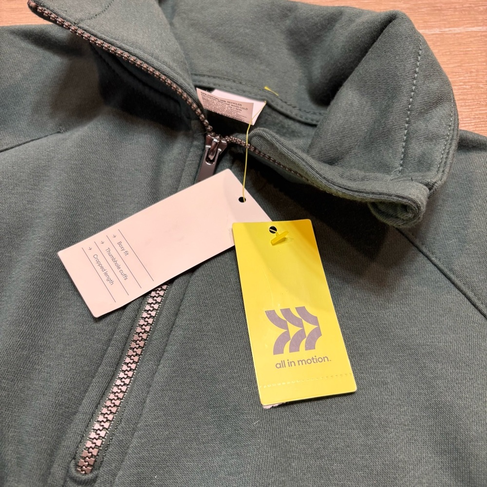 Green Quarter-Zip Cropped Pullover - Picture 5 of 9